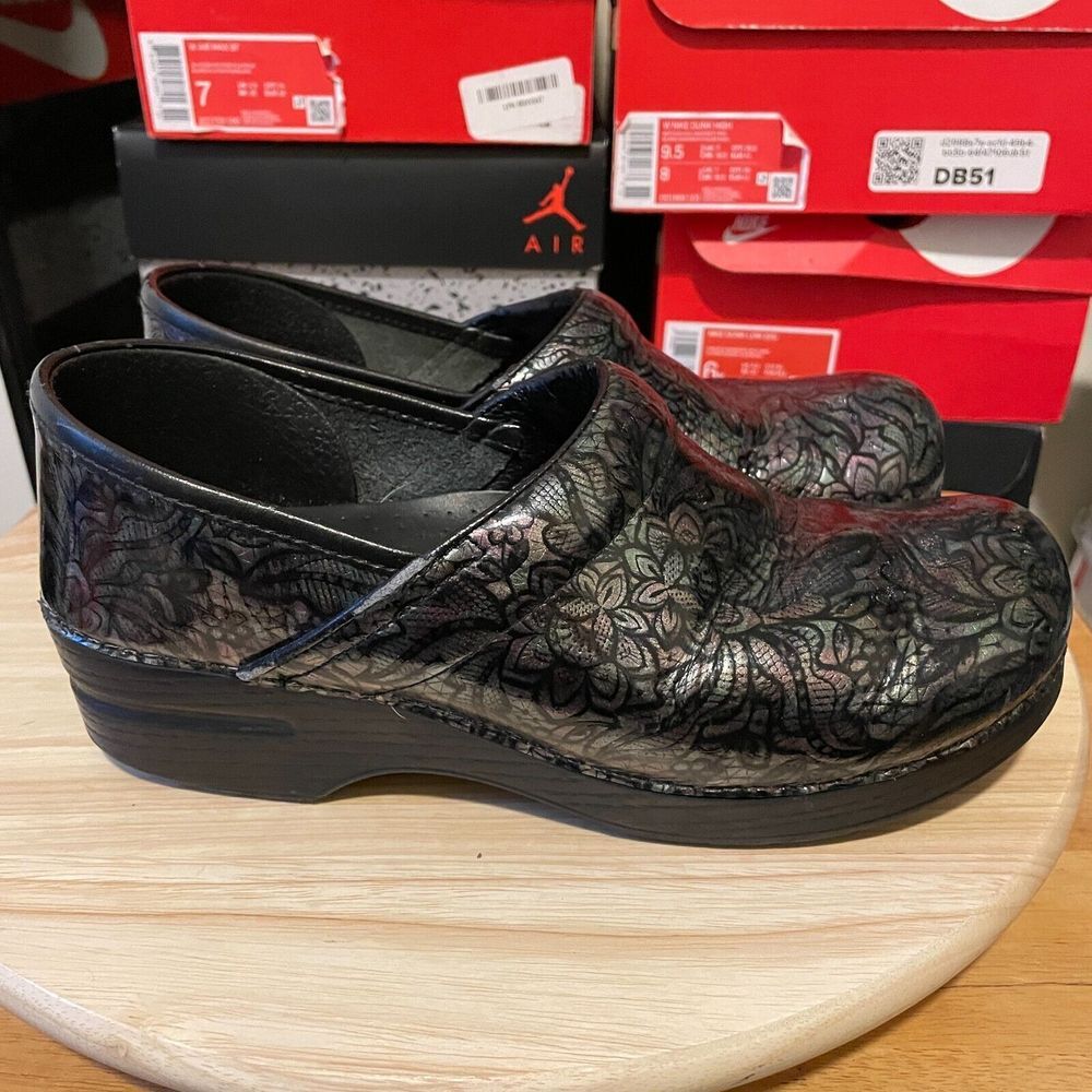 Dansko‎ Women's Size EU 41 (US 10.5-11) Shoes Black Patent Leather Nursing Clogs